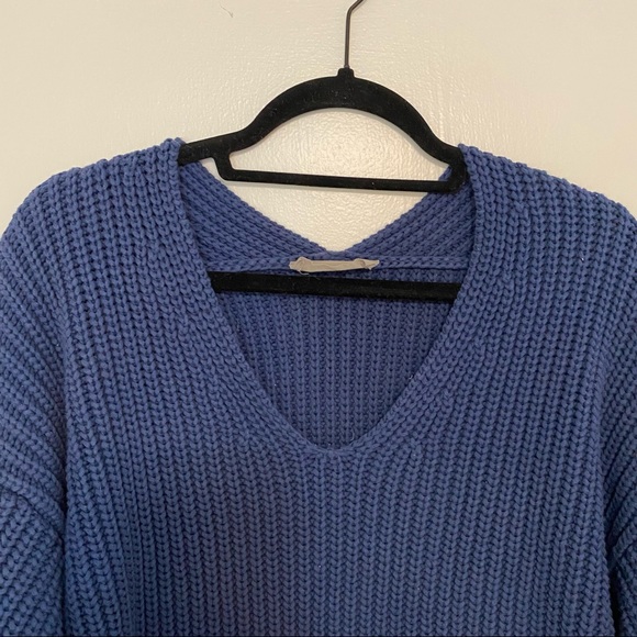 Everlane Textured Cotton V-Neck Sweater - Picture 3 of 8